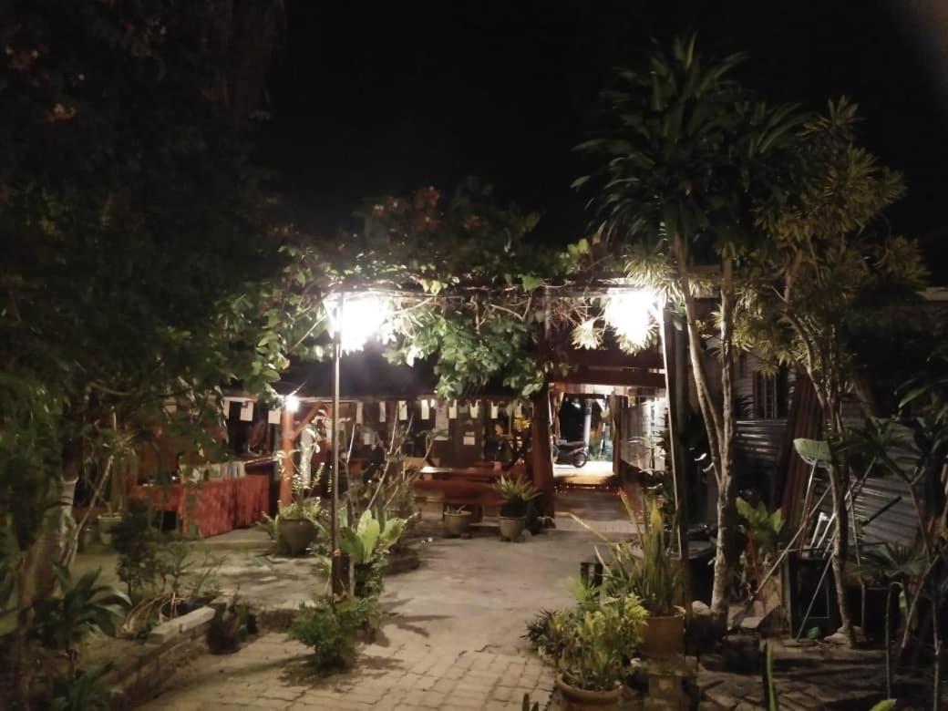 Готель Nazri Nipah Camp Pangkor Кампунг-Телюк-Ніпа Екстер'єр фото