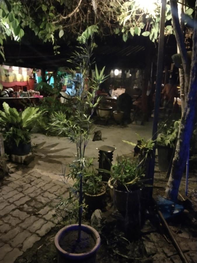 Готель Nazri Nipah Camp Pangkor Кампунг-Телюк-Ніпа Екстер'єр фото