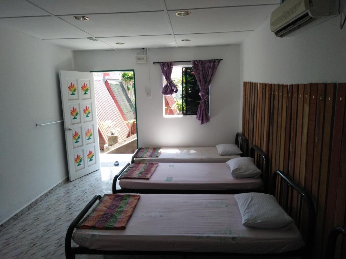Готель Nazri Nipah Camp Pangkor Кампунг-Телюк-Ніпа Номер фото
