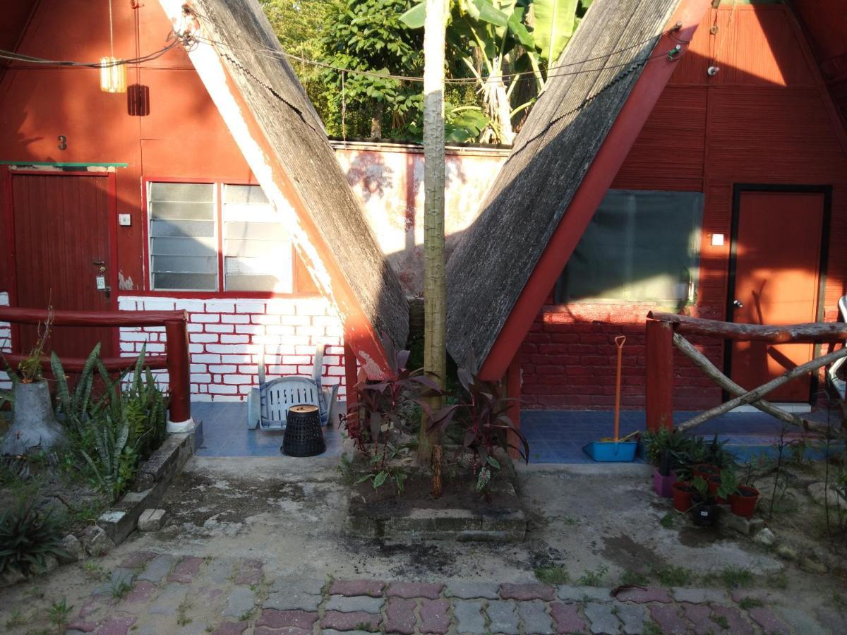 Готель Nazri Nipah Camp Pangkor Кампунг-Телюк-Ніпа Екстер'єр фото