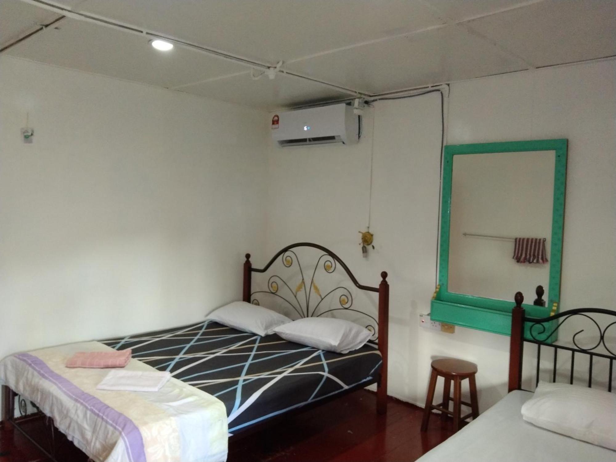 Готель Nazri Nipah Camp Pangkor Кампунг-Телюк-Ніпа Номер фото
