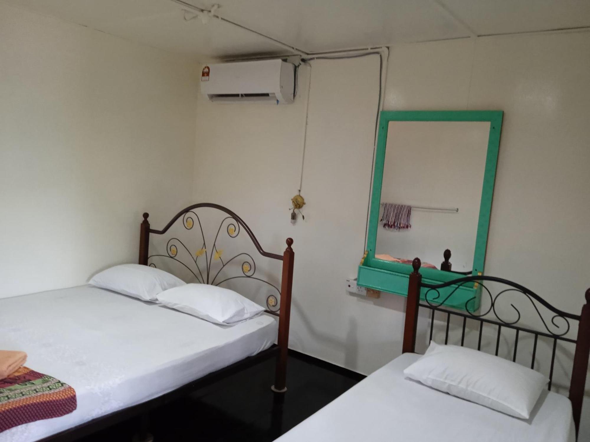 Готель Nazri Nipah Camp Pangkor Кампунг-Телюк-Ніпа Номер фото