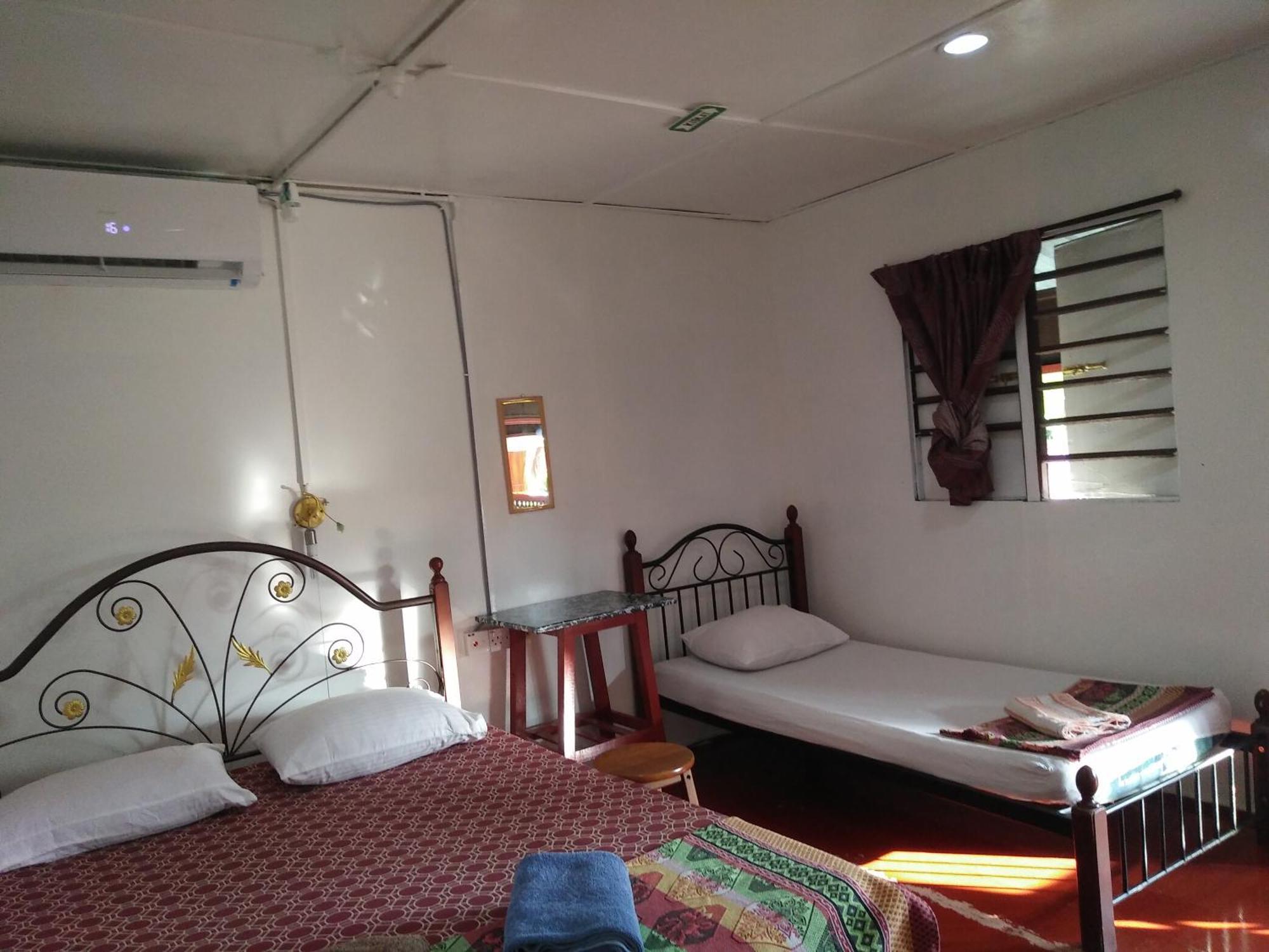 Готель Nazri Nipah Camp Pangkor Кампунг-Телюк-Ніпа Номер фото