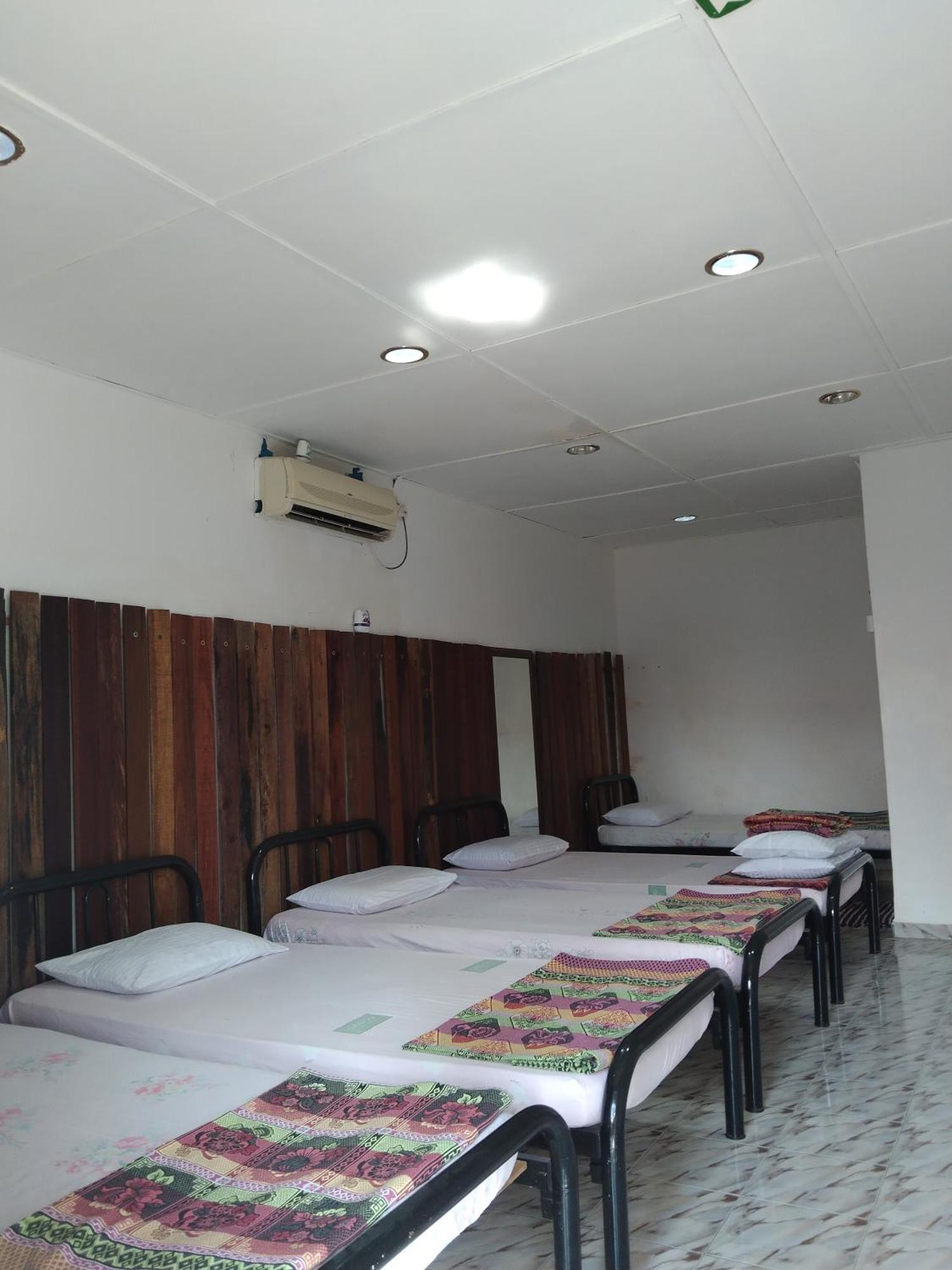 Готель Nazri Nipah Camp Pangkor Кампунг-Телюк-Ніпа Номер фото